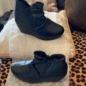 bernie mev. Black Wedge Ankle Boots